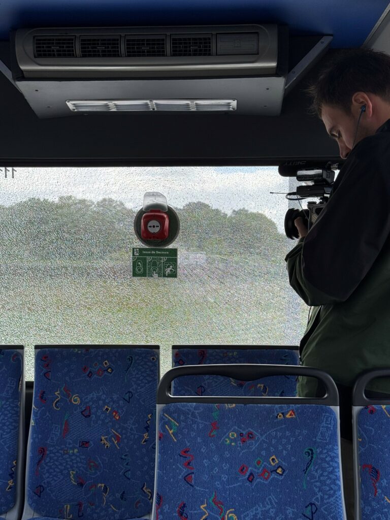 Un bouton plutôt qu'un marteau : la petite révolution du brise-vitre dans les transports en commun