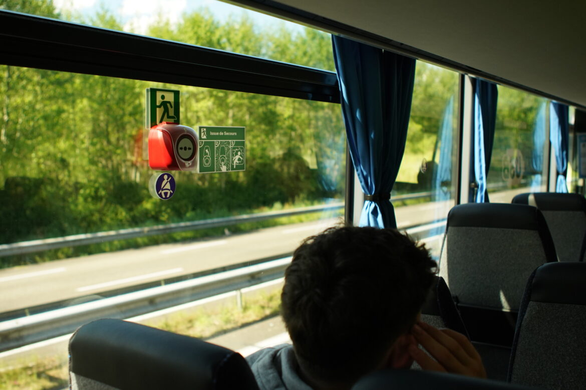 Le brise vitre électronique Breakee à bord d'un car