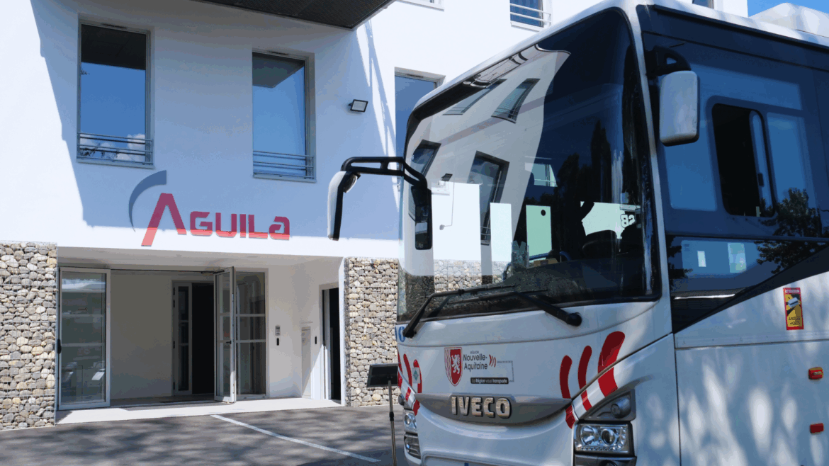 Véhicule de la Région Nouvelle-Aquitaine équipé du dispositif BREAKEE devant les locaux d’Aguila